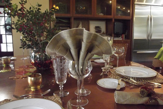 Table Napkins are Best Way to Set up The Mood for a Great Wedding - Simply Elegant Chair Covers